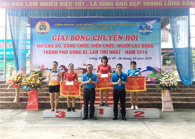 Giải bóng chuyền hơi nữ cán bộ, công chức, viên chức, lao động TP Uông Bí lần thứ nhất 
