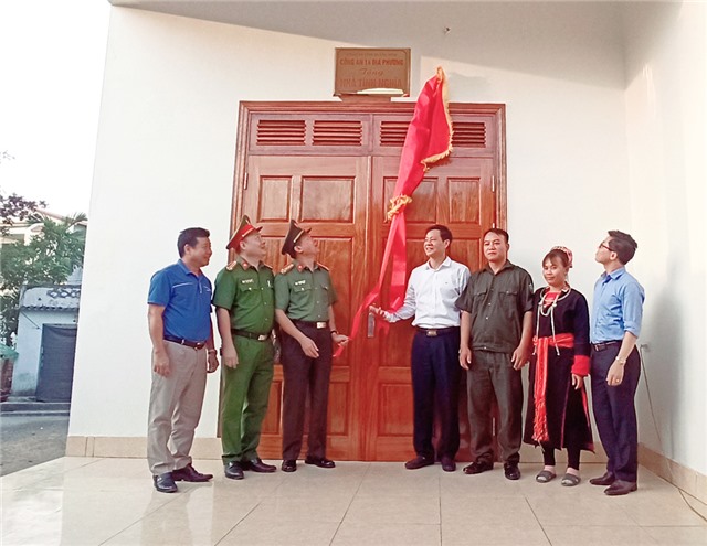 Khánh thành nhà tình nghĩa cho nguyên phó trưởng công an xã Thượng Yên Công