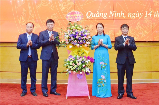 Tỉnh Quảng Ninh gặp mặt cán bộ, giáo viên ngành GD&ĐT tỉnh