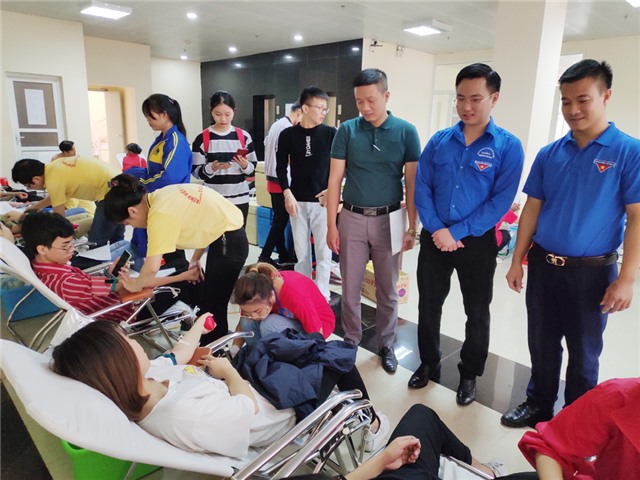 Hơn 500 tình nguyện viên tham gia hiến máu tình nguyện