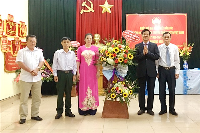 Đồng chí Phạm Tuấn Đạt, Phó Bí thư Thành ủy dự Ngày hội đại đoàn kết tại khu 1, phường Yên Thanh