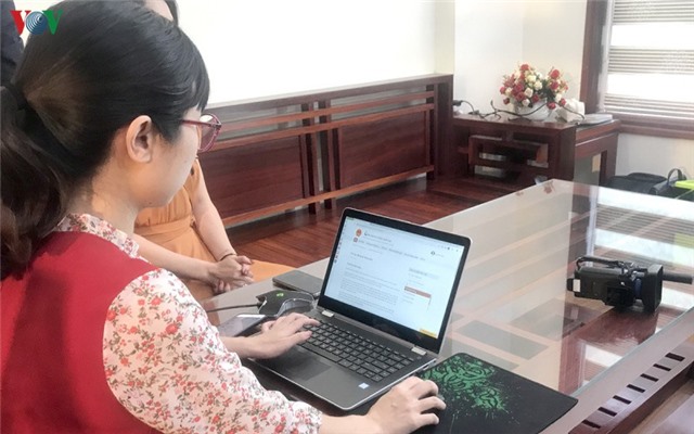 Người dân có thể ngồi ở nhà để làm hợp đồng mua điện