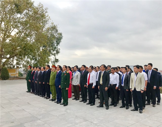 Lãnh đạo thành phố Viếng anh hùng Liệt sỹ nhân kỷ niệm 75 năm Ngày thành lập Quân đội Nhân dân Việt Nam