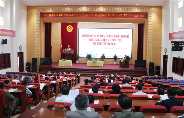 Kỳ họp thứ XIII, HĐND thành phố Uông Bí khóa XIX: hoàn thành chương trình làm việc ngày thứ nhất