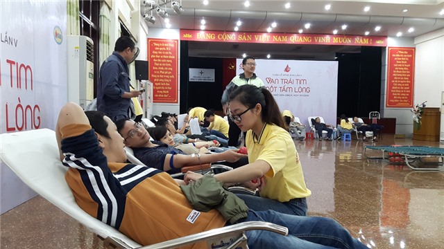 Công ty Nhiệt điện Uông Bí & Truyền tải điện Đông Bắc 1: hưởng ứng Tuần lễ hồng EVN lần thứ V