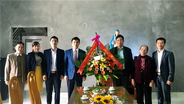 Đồng chí Nguyễn Mạnh Hà, Chủ tịch UBND thành phố chúc mừng Lễ giáng sinh