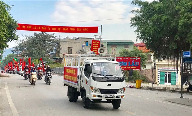 Xuống đường tuyên truyền hưởng ứng ngày Dân số Việt Nam 26-12