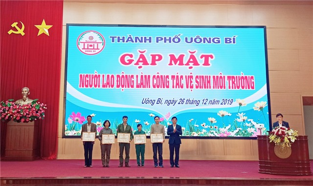 TP Uông Bí gặp mặt người lao động làm công tác vệ sinh môi trường
