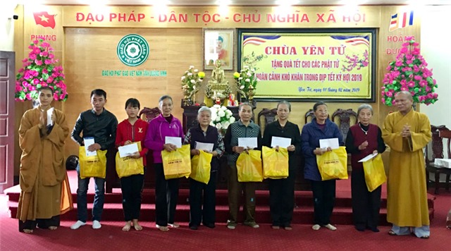 Chùa Trình - Yên Tử: Trao 119 suất quà Tết cho gia đình Phật tử hoàn cảnh khó khăn