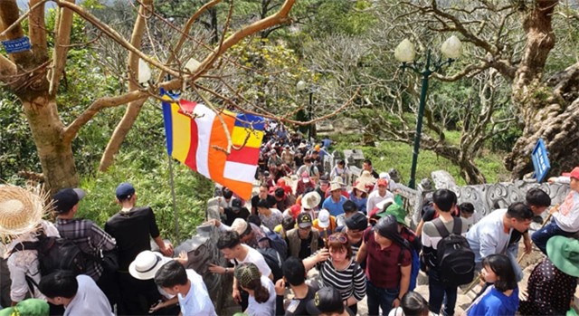 Uông Bí có trên 5 tỷ đồng từ thu phí tham quan thắng cảnh Yên Tử