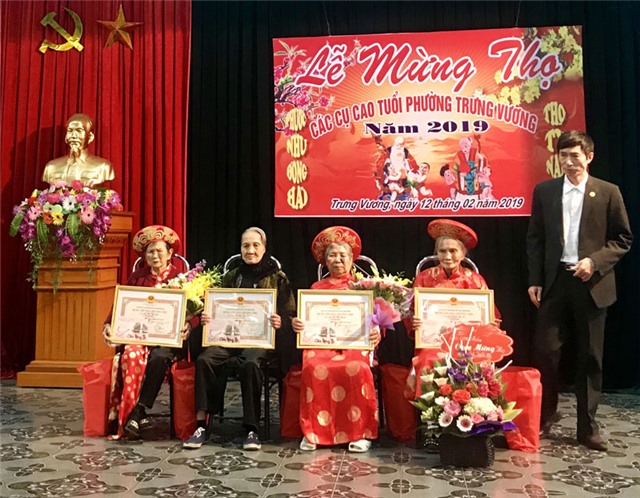 Phường Trưng Vương mừng thọ người cao tuổi