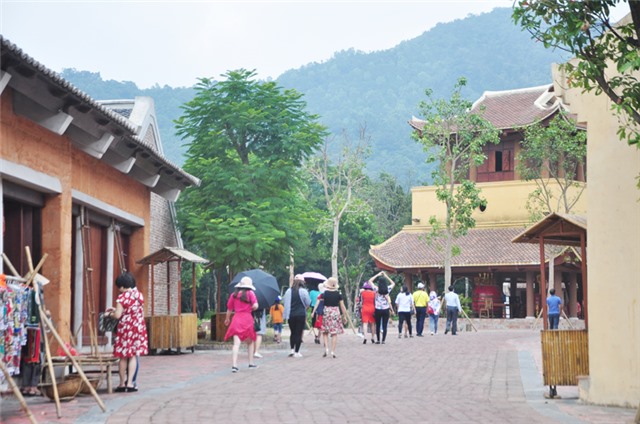 Mùa xuân về làng hành hương Yên Tử