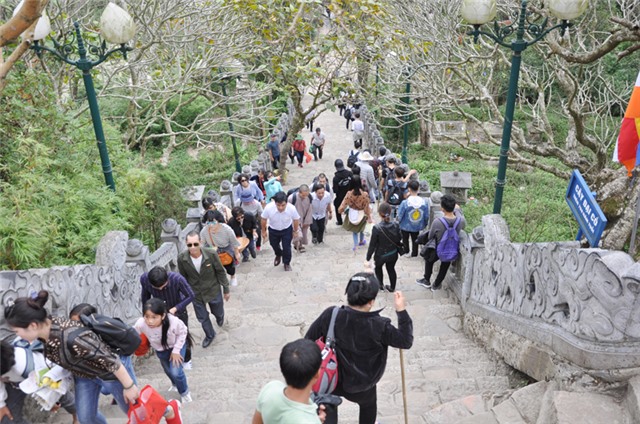 Để hội xuân thực sự... xuân