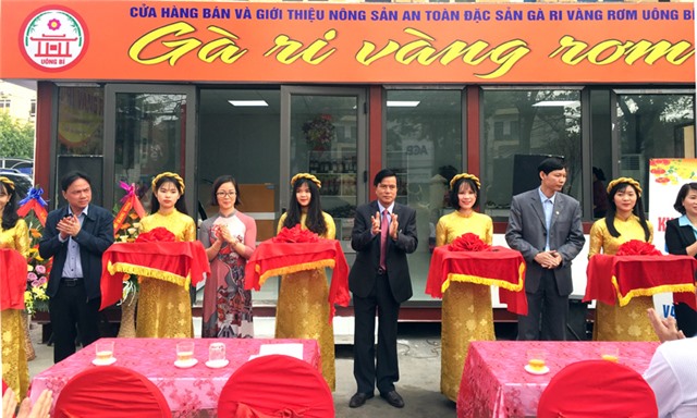 Uông Bí: Khai trương gian hàng đặc sản gà ri vàng rơm thứ 2 