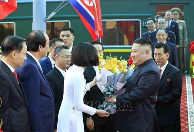 Chủ tịch Triều Tiên Kim Jong-un đến ga Đồng Đăng, bắt đầu chuyến công du Việt Nam