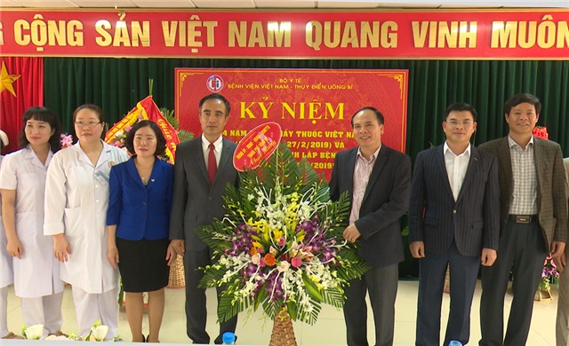 Lãnh đạo thành phố chúc mừng các đơn vị y tế ngày Thầy thuốc Việt Nam