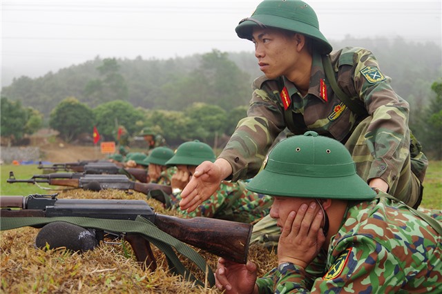 Kiểm tra huấn luyện chiến sĩ mới tại Trung đoàn 244