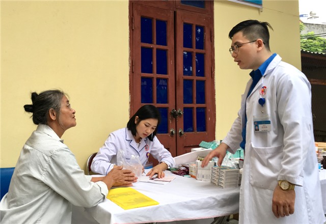 Khám chữa bệnh tình nguyện tại phường Phương Đông