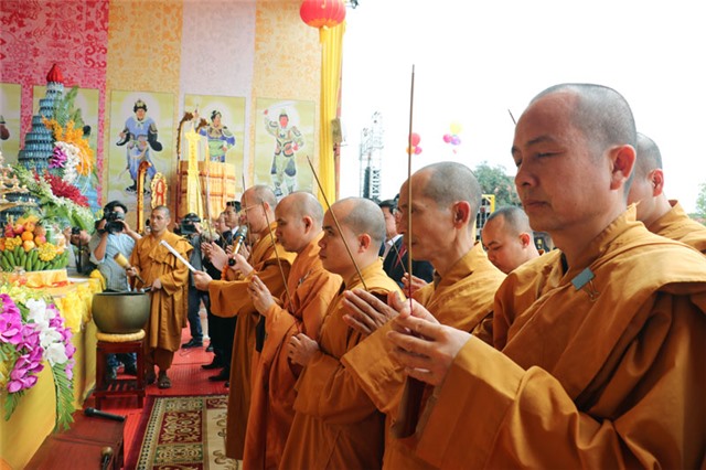 Thông tin báo chí về sự việc tại chùa Ba Vàng, thành phố Uông Bí