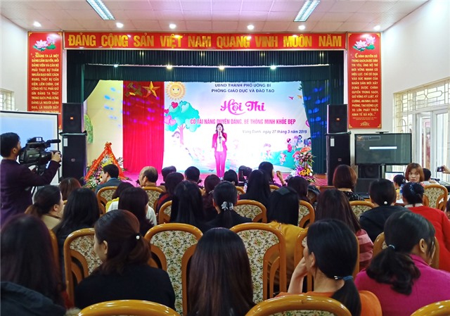 Trường mầm non Vàng Danh: Hội thi “Cô tài năng, duyên dáng- bé thông minh, khỏe đẹp” 