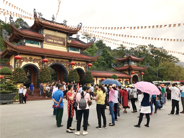 Chùa Ba Vàng vẫn là điểm đến của nhiều du khách, Phật tử 