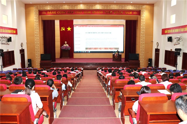 Hội nghị báo cáo viên tháng 4-2019