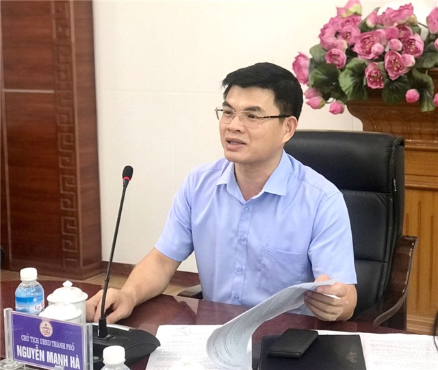 UBND thành phố giao ban công tác