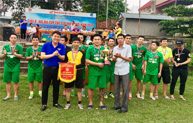 Bế mạc Giải bóng đá cúp các câu lạc bộ phường Yên Thanh mở rộng năm 2019