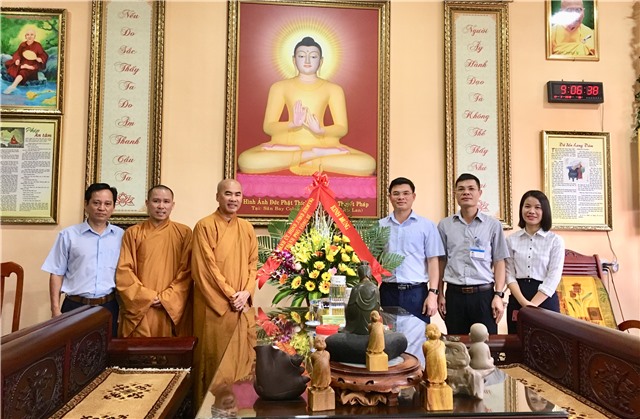 Chủ tịch UBND Thành phố Nguyễn Mạnh Hà chúc mừng Đại lễ Phật đản