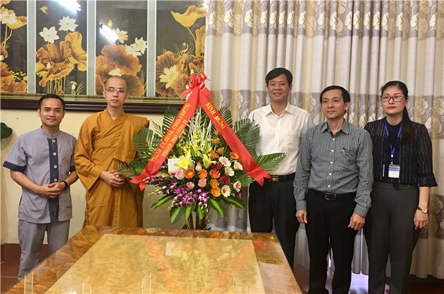 Phó chủ tịch UBND Thành phố Phạm Tuấn Đạt chúc mừng Lễ Phật Đản