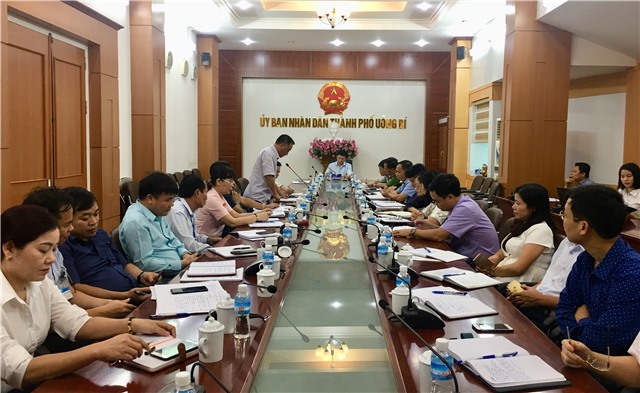 UBND Thành phố giao ban công tác