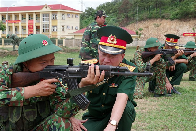 Kiểm tra công tác huấn luyện chiến sĩ mới