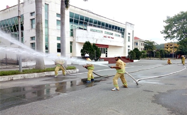 Kiểm tra nghiệp vụ chữa cháy tại Công ty Nhiệt điện Uông Bí