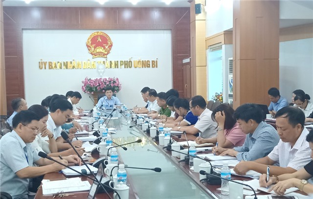 UBND thành phố giao ban thường kỳ