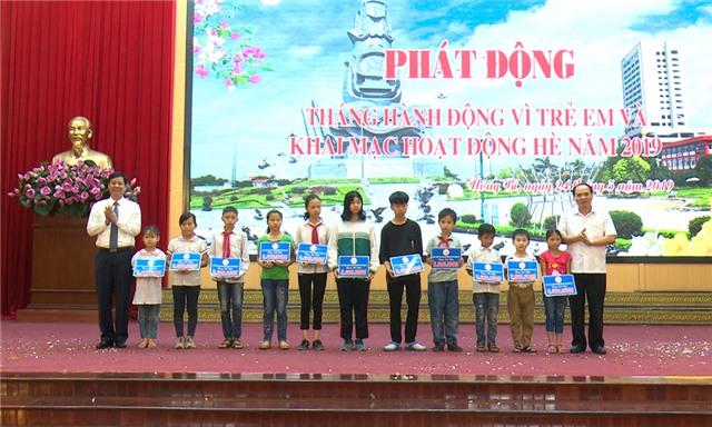Quỹ bảo trợ trẻ em thành phố Uông Bí tiếp nhận hơn 400 triệu đồng trong Lễ phát động Tháng hành động Vì trẻ em năm 2019