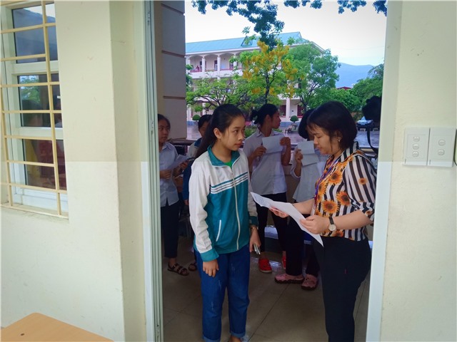 Uông Bí: Gần 1000 học sinh tham gia kỳ thi tuyển sinh vào lớp 10. 