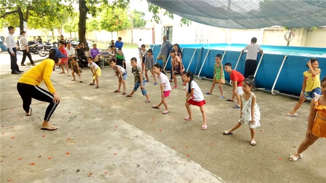 Phường Phương Đông: Khai giảng 3 lớp bơi cho trẻ em nghèo