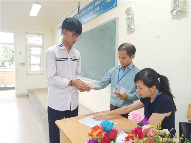 1.276 thí sinh thành phố Uông Bí làm thủ tục dự thi THPT quốc gia 2019