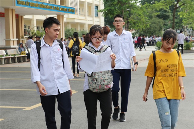 Thí sinh hoàn thành ngày thi đầu tiên kỳ thi THPT Quốc gia 2019 