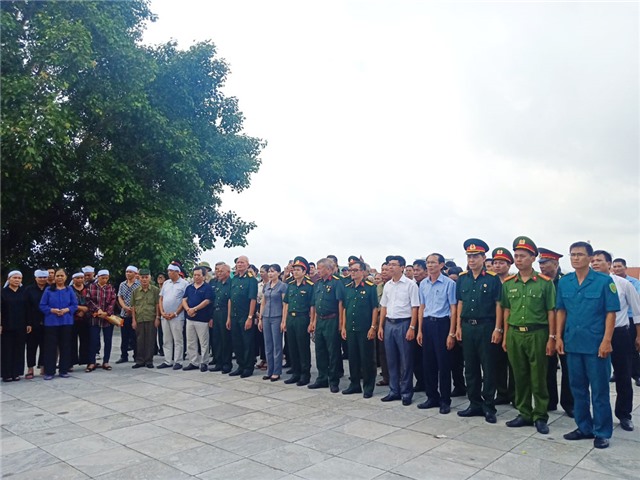 Lễ truy điệu và an táng hài cốt liệt sỹ Lê Quang Chính