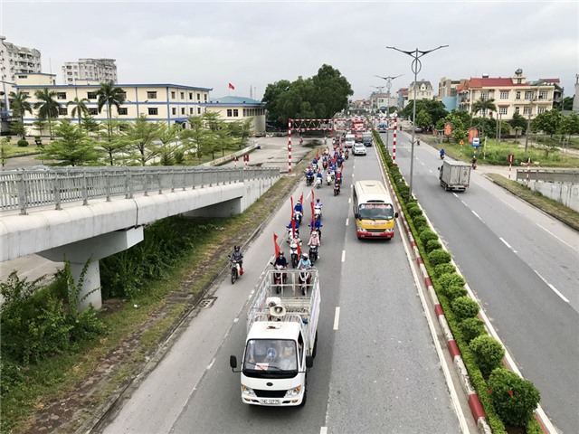 Xuống đường tuyên truyền hưởng ứng Ngày dân số Thế giới