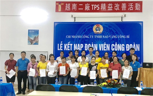 Chi nhánh Công ty TNHH Sao vàng Uông Bí: Kết nạp đoàn viên công đoàn mới