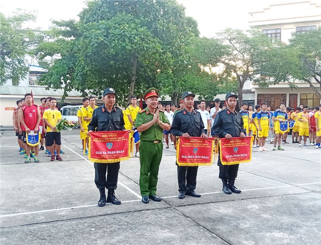 Bế mạc Hội thao Trung đoàn CSCĐ Đông Bắc