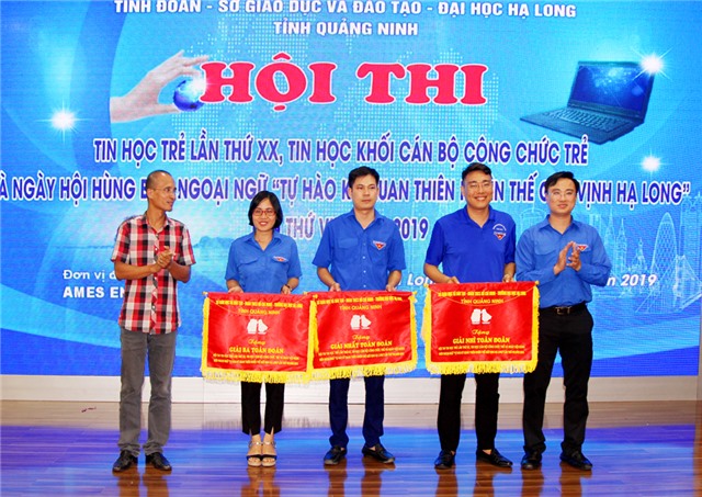 Trao 9 giải Nhất tại hội thi hùng biện ngoại ngữ, tin học trẻ