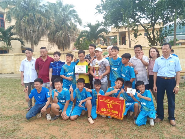 Đội bóng khu 2 vô địch giải bóng đá thiếu nhi phường Vàng Danh 2019