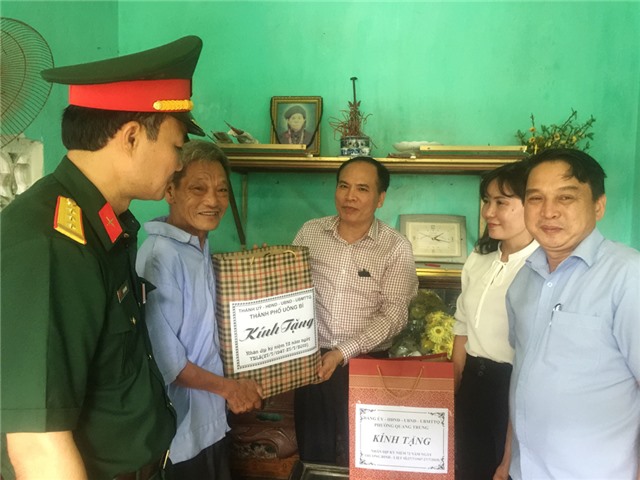 Lãnh đạo thành phố thăm, tặng quà Người có công nhân kỷ niệm 72 năm ngày Thương binh, liệt sỹ