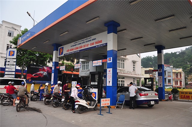 Giá xăng giảm gần 400đồng/lít từ chiều 1/8