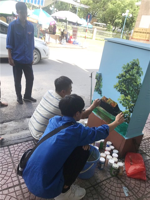 Nhiều tủ điện tại tuyến phố Tuệ Tĩnh, phường Thanh Sơn được khoác “áo mới"