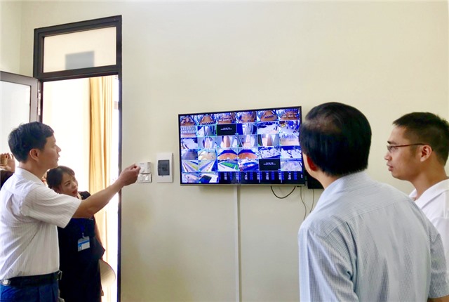 Lãnh đạo thành phố làm việc với Trường Tiểu học và Trung học cơ sở Quốc tế Stephen Hawking