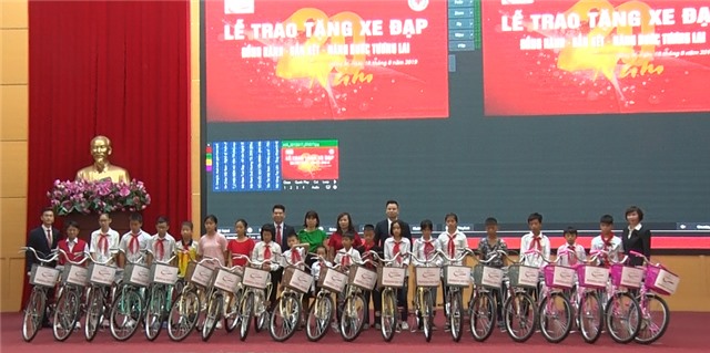 Bảo hiểm nhân thọ Prudential tặng 20 xe đạp cho học sinh hoàn cảnh khó khăn